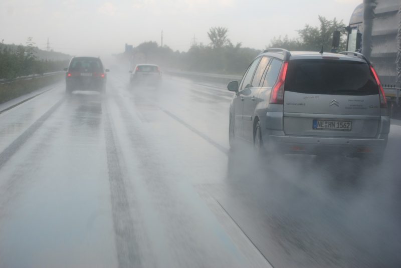 5 Consejos prácticos para conducir seguro en días de lluvia